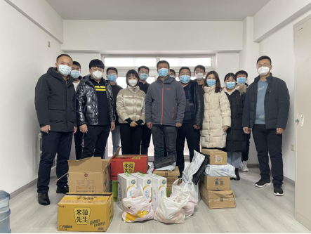 发放暖冬礼盒 发放暖冬礼盒
